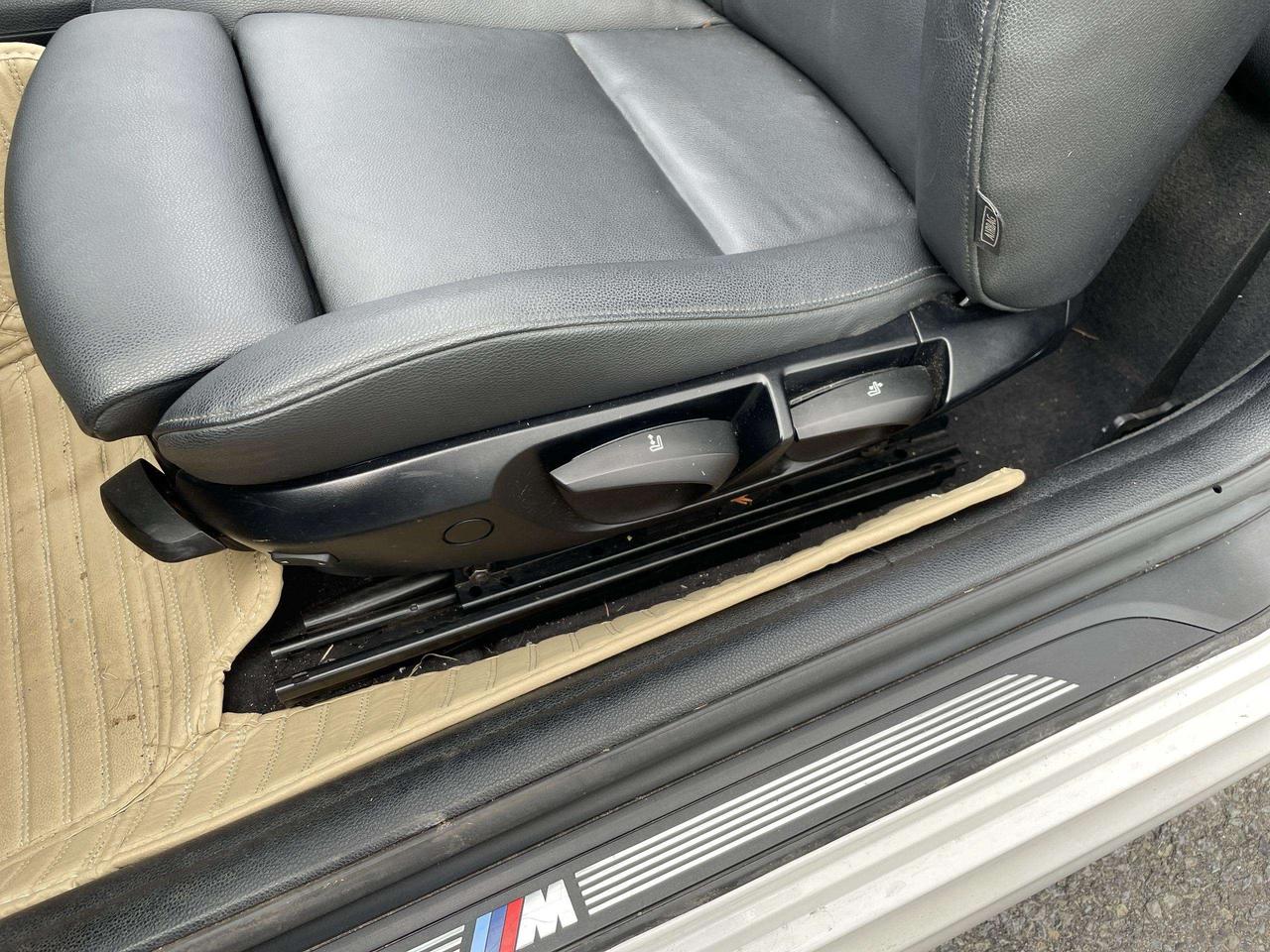 2012 BMW 1 Series i M SPORTS PKG, HTD. SEATS, SPORT SEATS, M SPORTS SUSPENSION Photo