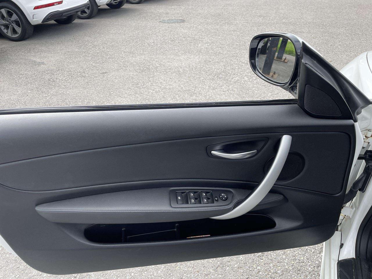 2012 BMW 1 Series i M SPORTS PKG, HTD. SEATS, SPORT SEATS, M SPORTS SUSPENSION Photo