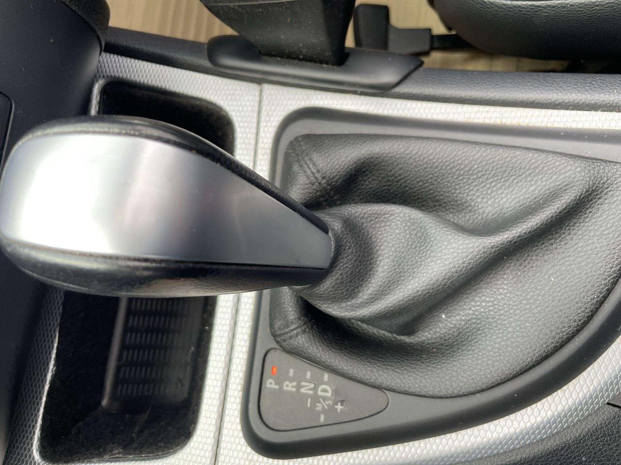 2012 BMW 1 Series i M SPORTS PKG, HTD. SEATS, SPORT SEATS, M SPORTS SUSPENSION Photo