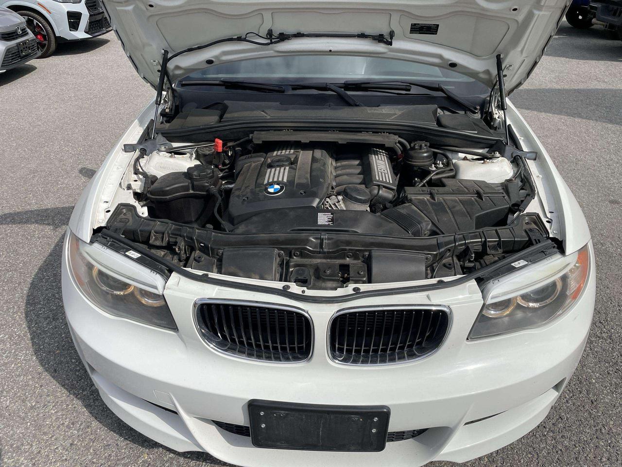2012 BMW 1 Series i M SPORTS PKG, HTD. SEATS, SPORT SEATS, M SPORTS SUSPENSION Photo