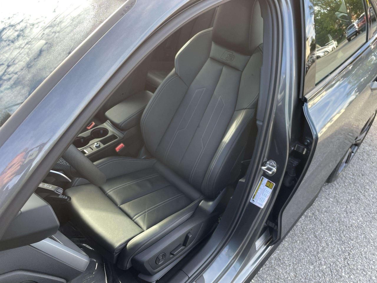 2026 Audi A3 Progressiv LIKE NEW!!  ONLY 6,098KMS, LEATHER, ROOF, ADAPTIVE CRUISE, LANE DEP., SIDE ASSIST, BK. CAM Photo