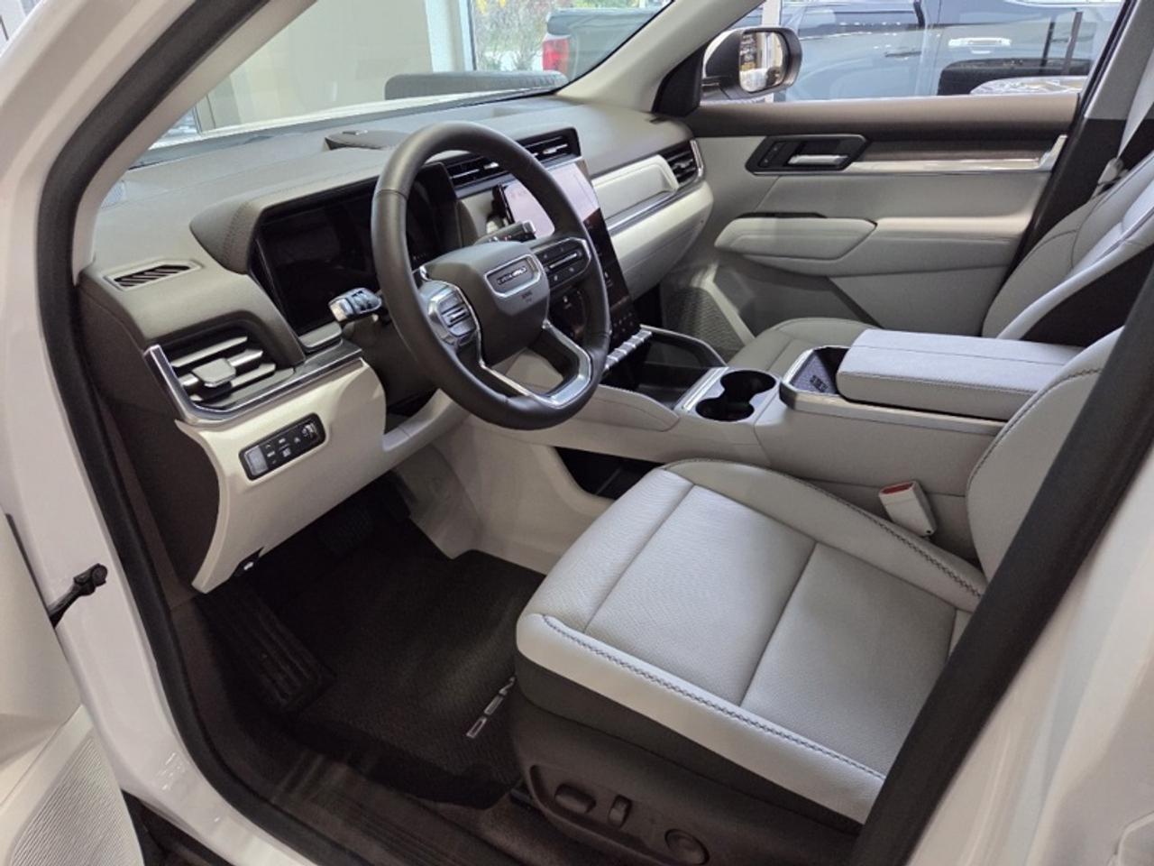 2026 GMC Terrain Denali  - Sunroof -  Cooled Seats Photo