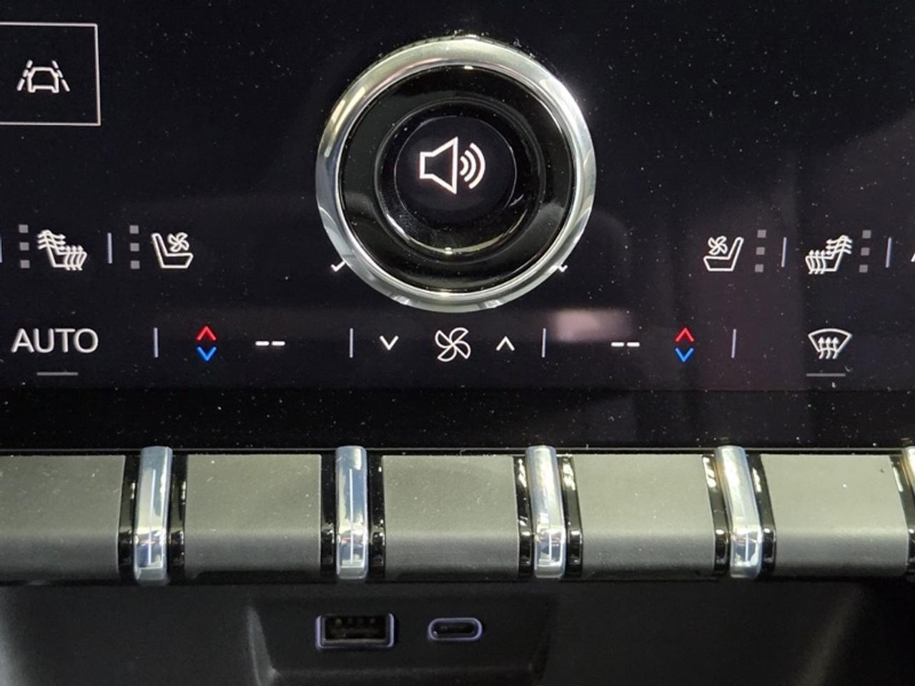 2026 GMC Terrain Denali  - Sunroof -  Cooled Seats Photo