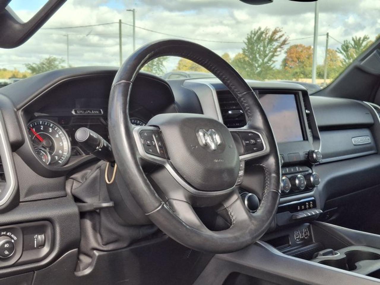 2020 RAM 1500 Big Horn Crew Cab 4x4 | 5.7L Hemi | North Edition | 20" Alloys | Android Auto + CarPlay and More ! Photo