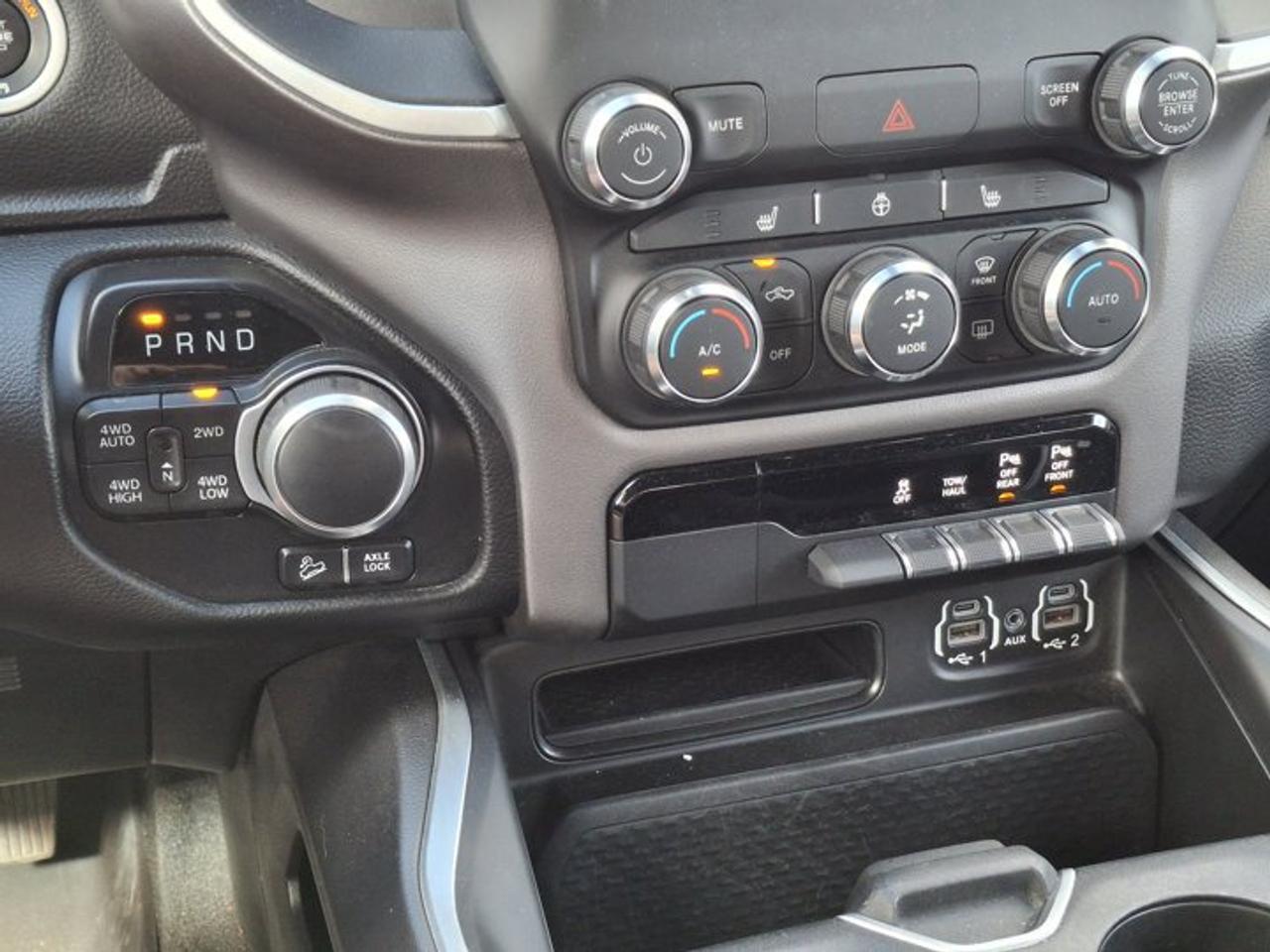 2020 RAM 1500 Big Horn Crew Cab 4x4 | 5.7L Hemi | North Edition | 20" Alloys | Android Auto + CarPlay and More ! Photo
