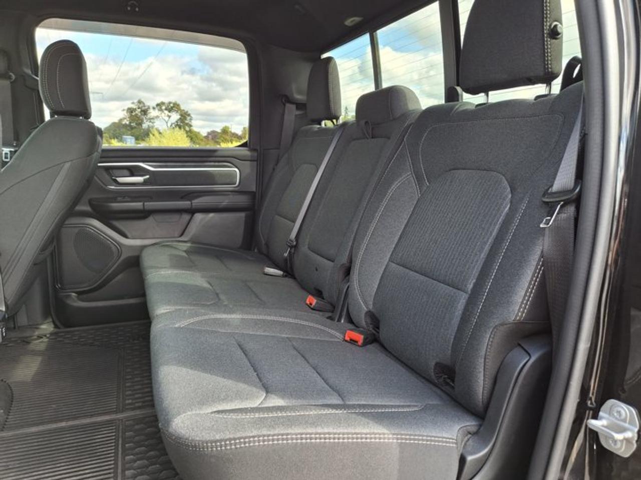 2020 RAM 1500 Big Horn Crew Cab 4x4 | 5.7L Hemi | North Edition | 20" Alloys | Android Auto + CarPlay and More ! Photo