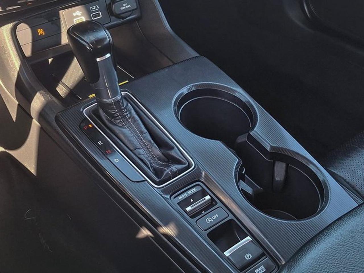2022 Honda Civic Sedan Touring | Leather | Sunroof | Heated Seats + Steering | Adaptive Cruise | CarPlay + Android & More ! Photo