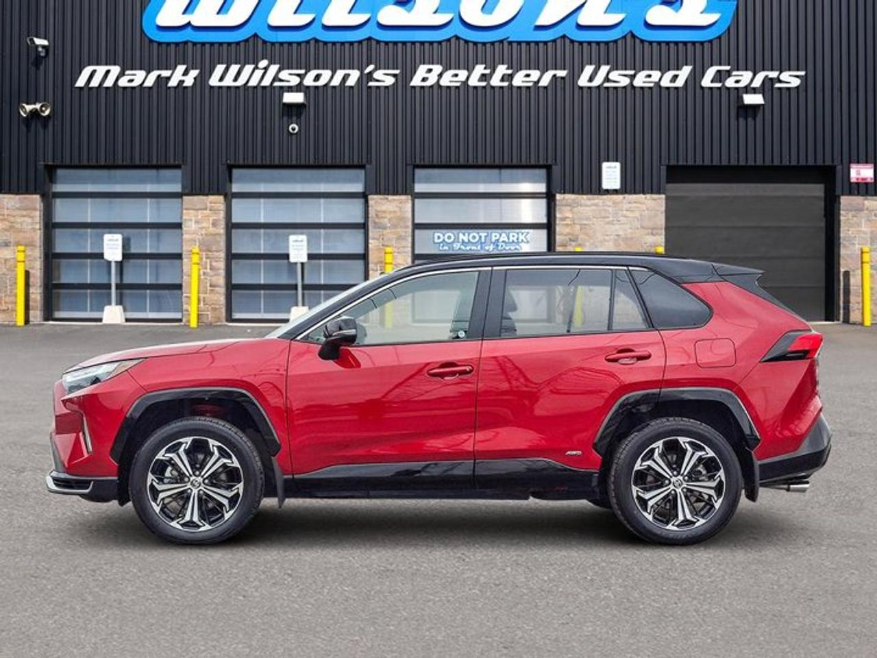 2025 Toyota RAV4 Plug-In Hybrid XSE AWD | Leather | Sunroof | Heated Seats | Adaptive Cruise | CarPlay + Android | Rear Cam & More ! Photo1