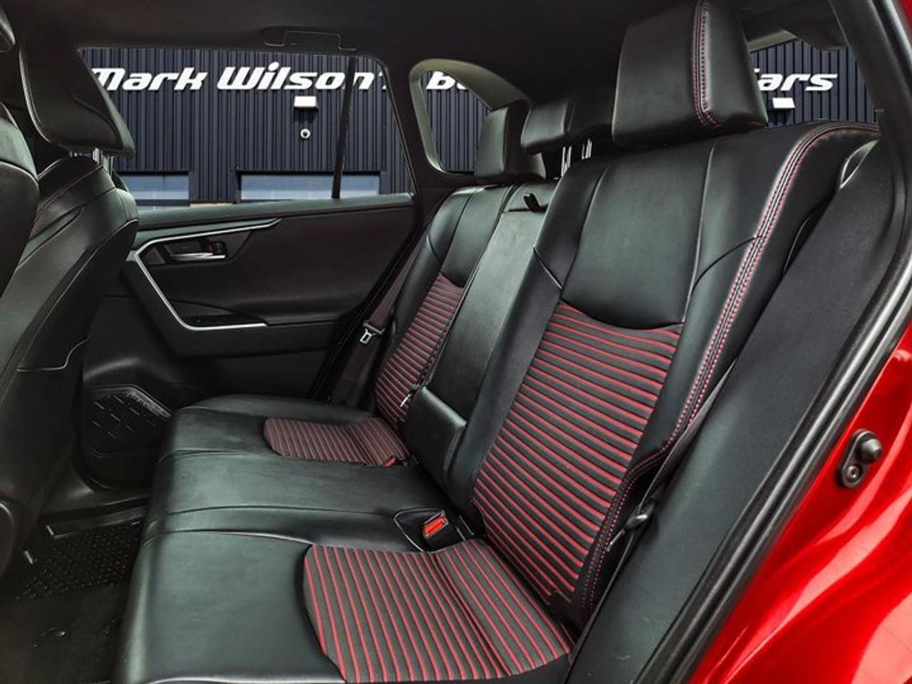 2025 Toyota RAV4 Plug-In Hybrid XSE AWD | Leather | Sunroof | Heated Seats | Adaptive Cruise | CarPlay + Android | Rear Cam & More ! Photo