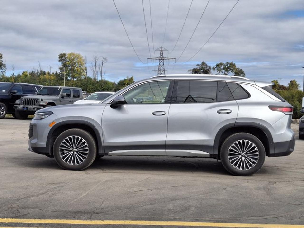 2026 Volkswagen Tiguan Comfortline 4Motion | Leatherette | Heated Seats + Steering | Remote Start | and More ! Photo