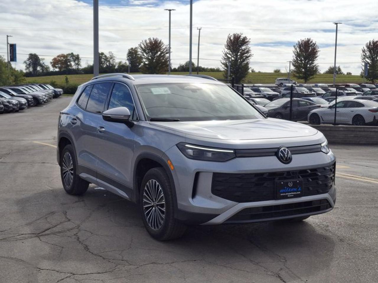 2026 Volkswagen Tiguan Comfortline 4Motion | Leatherette | Heated Seats + Steering | Remote Start | and More ! Photo