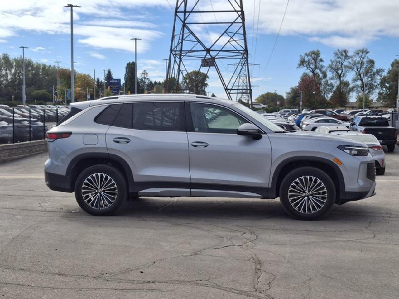 2026 Volkswagen Tiguan Comfortline 4Motion | Leatherette | Heated Seats + Steering | Remote Start | and More ! Photo