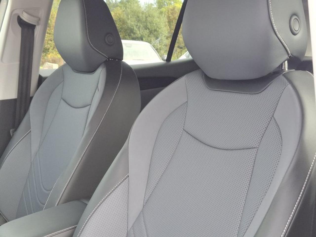 2026 Volkswagen Tiguan Comfortline 4Motion | Leatherette | Heated Seats + Steering | Remote Start | and More ! Photo