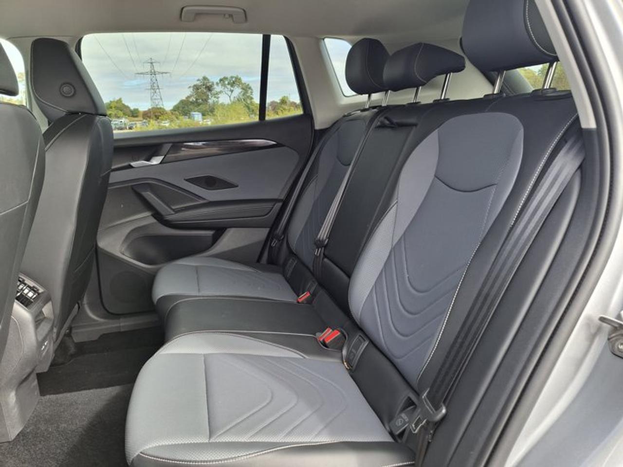 2026 Volkswagen Tiguan Comfortline 4Motion | Leatherette | Heated Seats + Steering | Remote Start | and More ! Photo