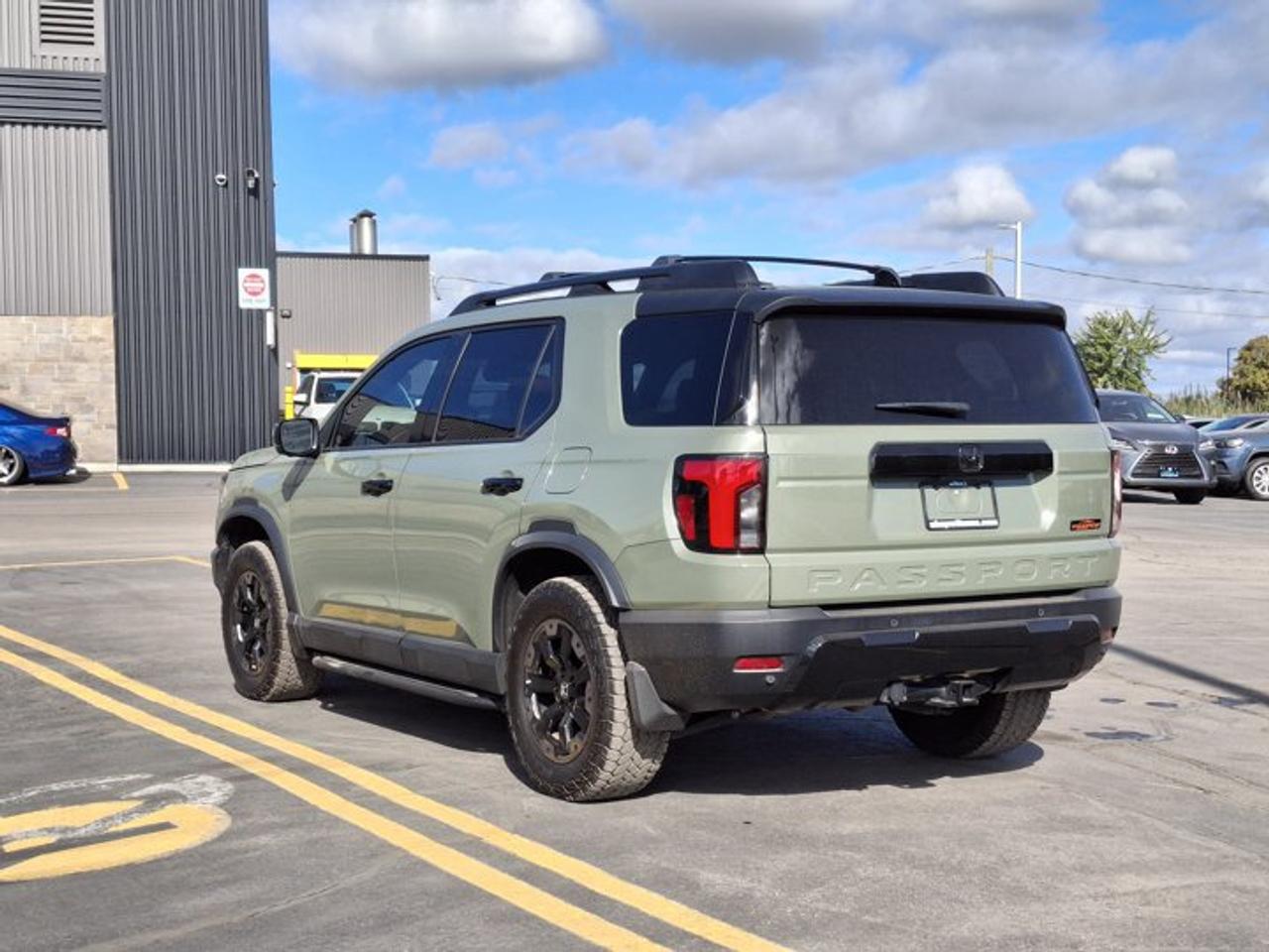 2026 Honda Passport TrailSport Touring | Leather | Sunroof | Roof Carrier | BOSE Audio | Heated + Vented Seats | 360 Cam Photo