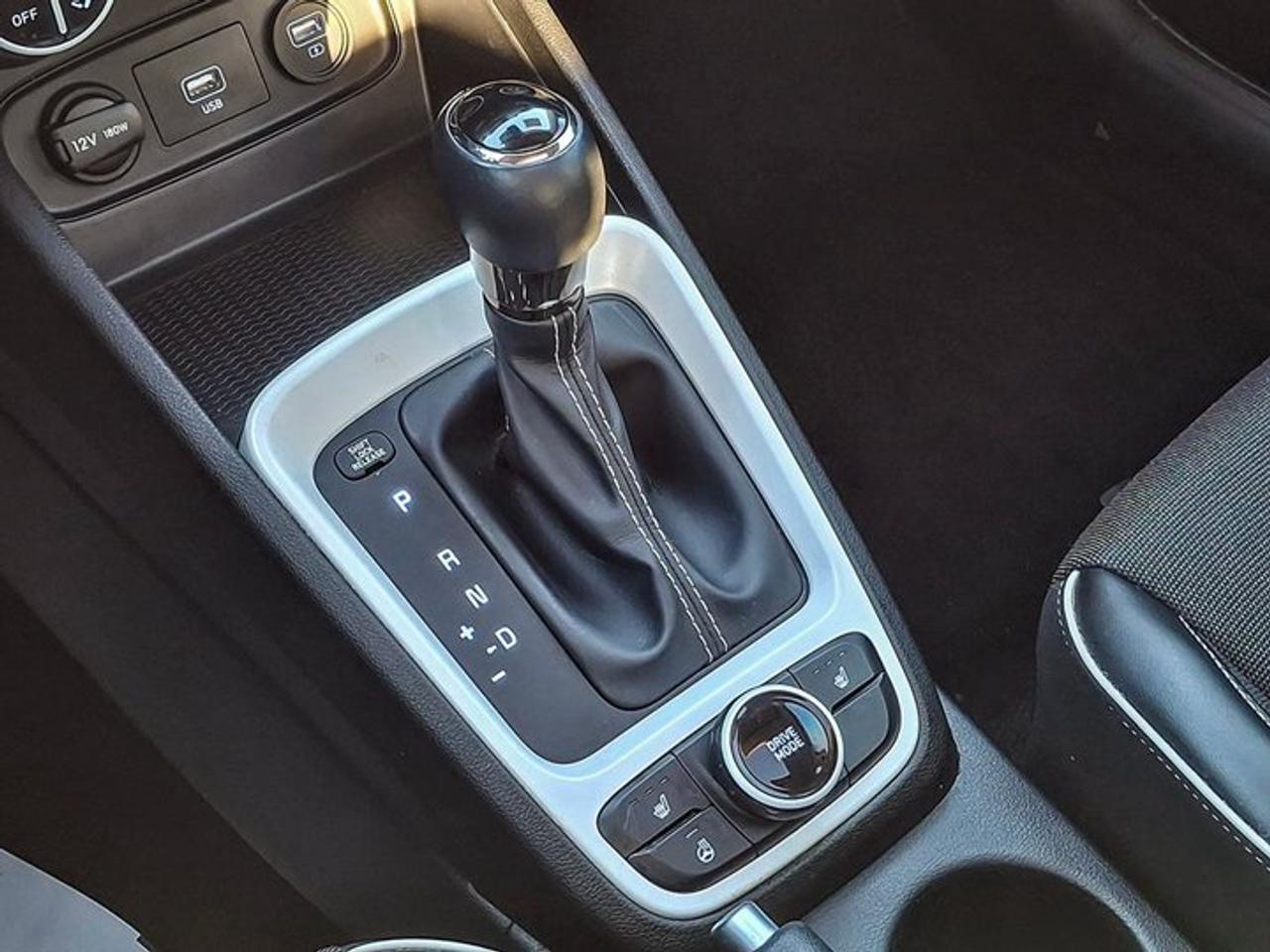 2020 Hyundai Venue Ultimate | Two Tone | Sunroof | Navi | Heated Seats + Steering | CarPlay + Android Auto | and More ! Photo