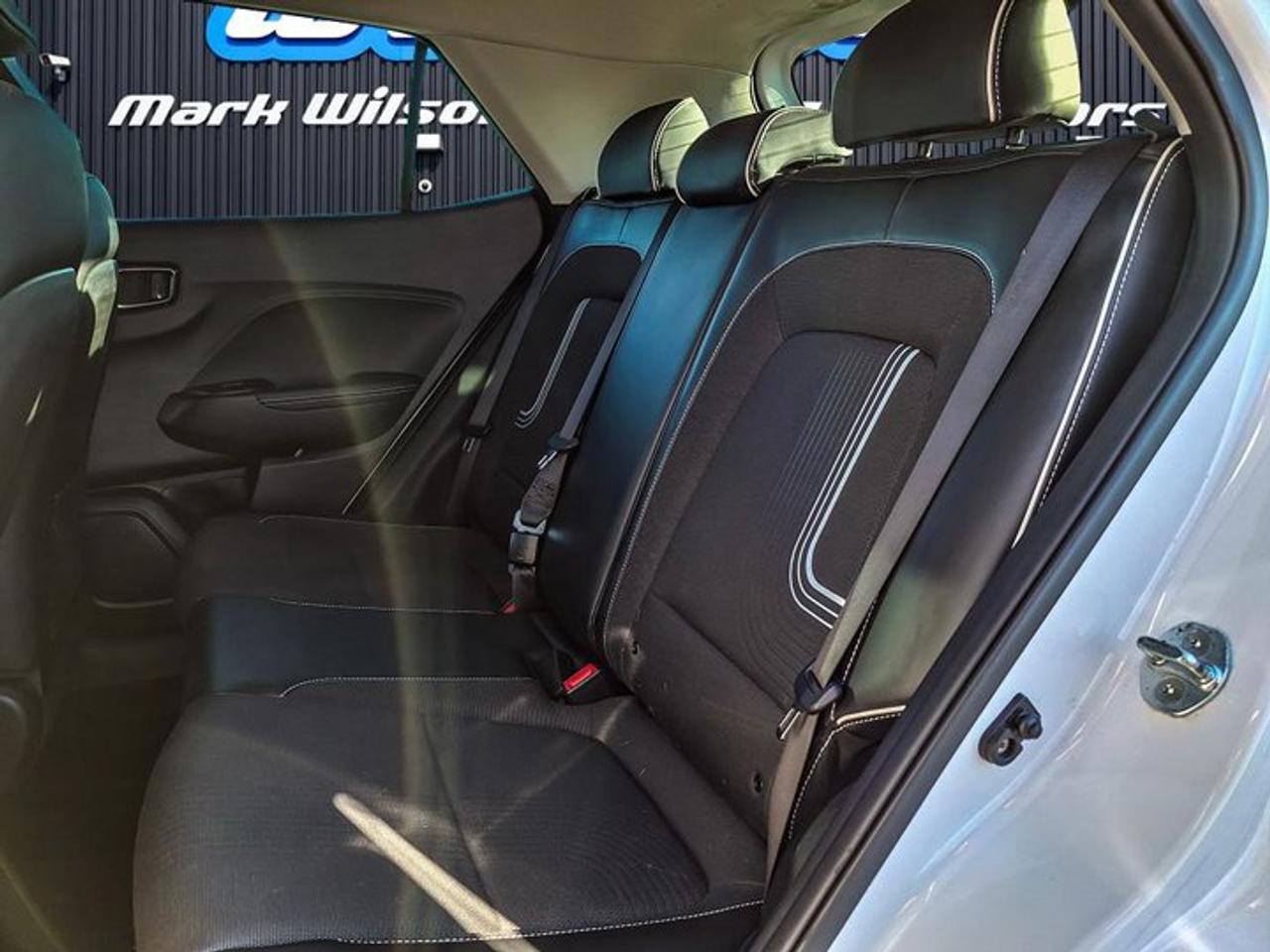 2020 Hyundai Venue Ultimate | Two Tone | Sunroof | Navi | Heated Seats + Steering | CarPlay + Android Auto | and More ! Photo