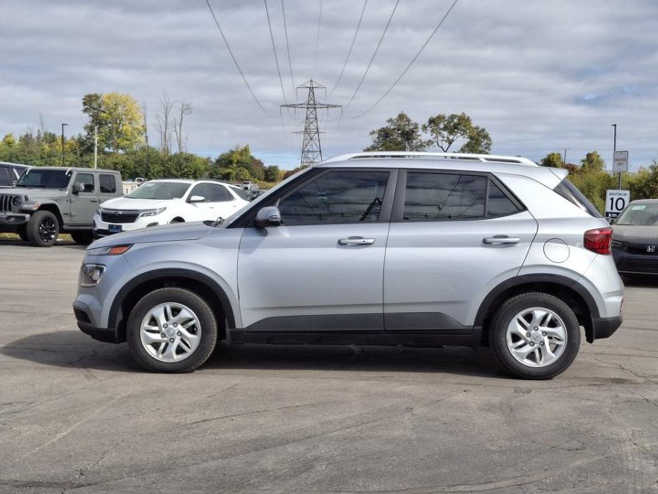 2022 Hyundai Venue Preferred | Heated Wheel + Seats | CarPlay + Android | Rear Camera | and More ! Photo