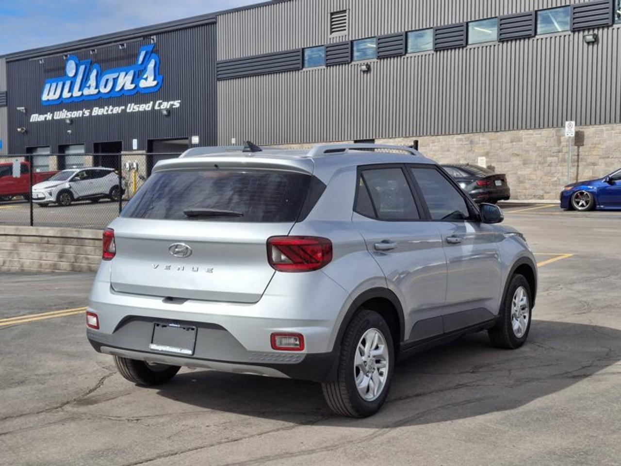 2022 Hyundai Venue Preferred | Heated Wheel + Seats | CarPlay + Android | Rear Camera | and More ! Photo