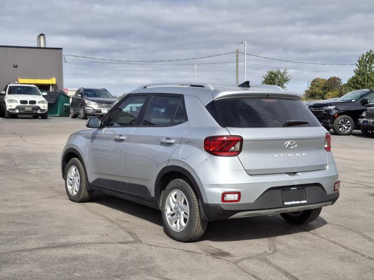 2022 Hyundai Venue Preferred | Heated Wheel + Seats | CarPlay + Android | Rear Camera | and More ! Photo