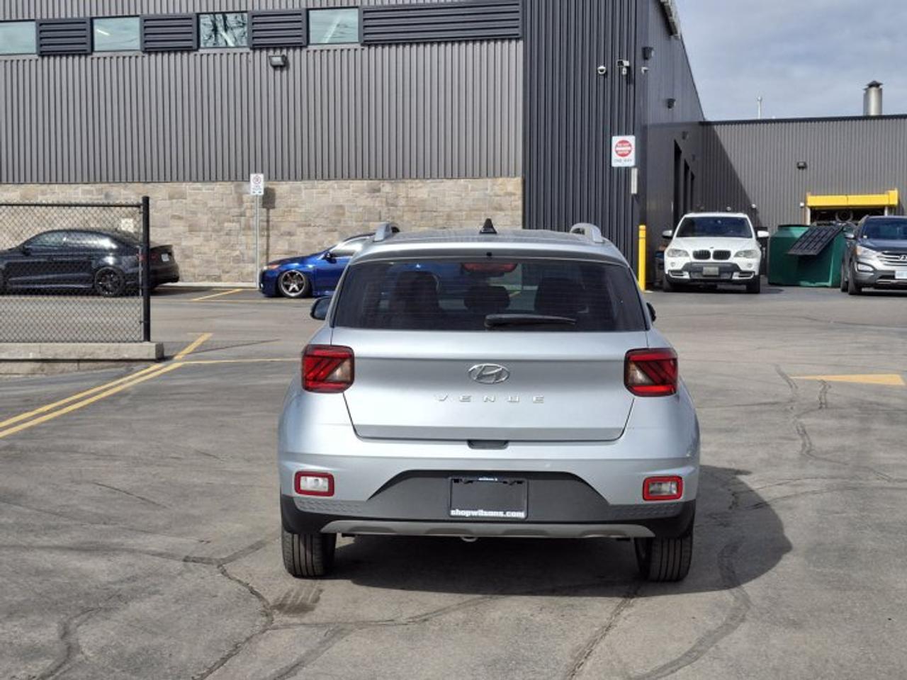 2022 Hyundai Venue Preferred | Heated Wheel + Seats | CarPlay + Android | Rear Camera | and More ! Photo