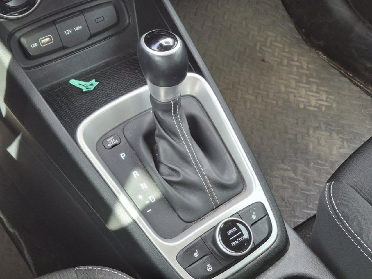 2022 Hyundai Venue Preferred | Heated Wheel + Seats | CarPlay + Android | Rear Camera | and More ! Photo