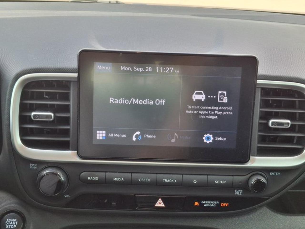 2022 Hyundai Venue Preferred | Heated Wheel + Seats | CarPlay + Android | Rear Camera | and More ! Photo
