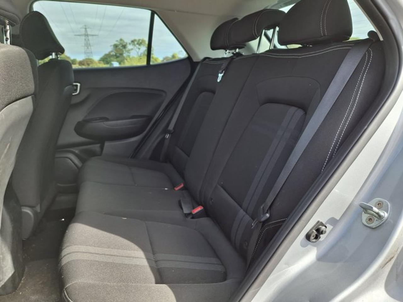 2022 Hyundai Venue Preferred | Heated Wheel + Seats | CarPlay + Android | Rear Camera | and More ! Photo