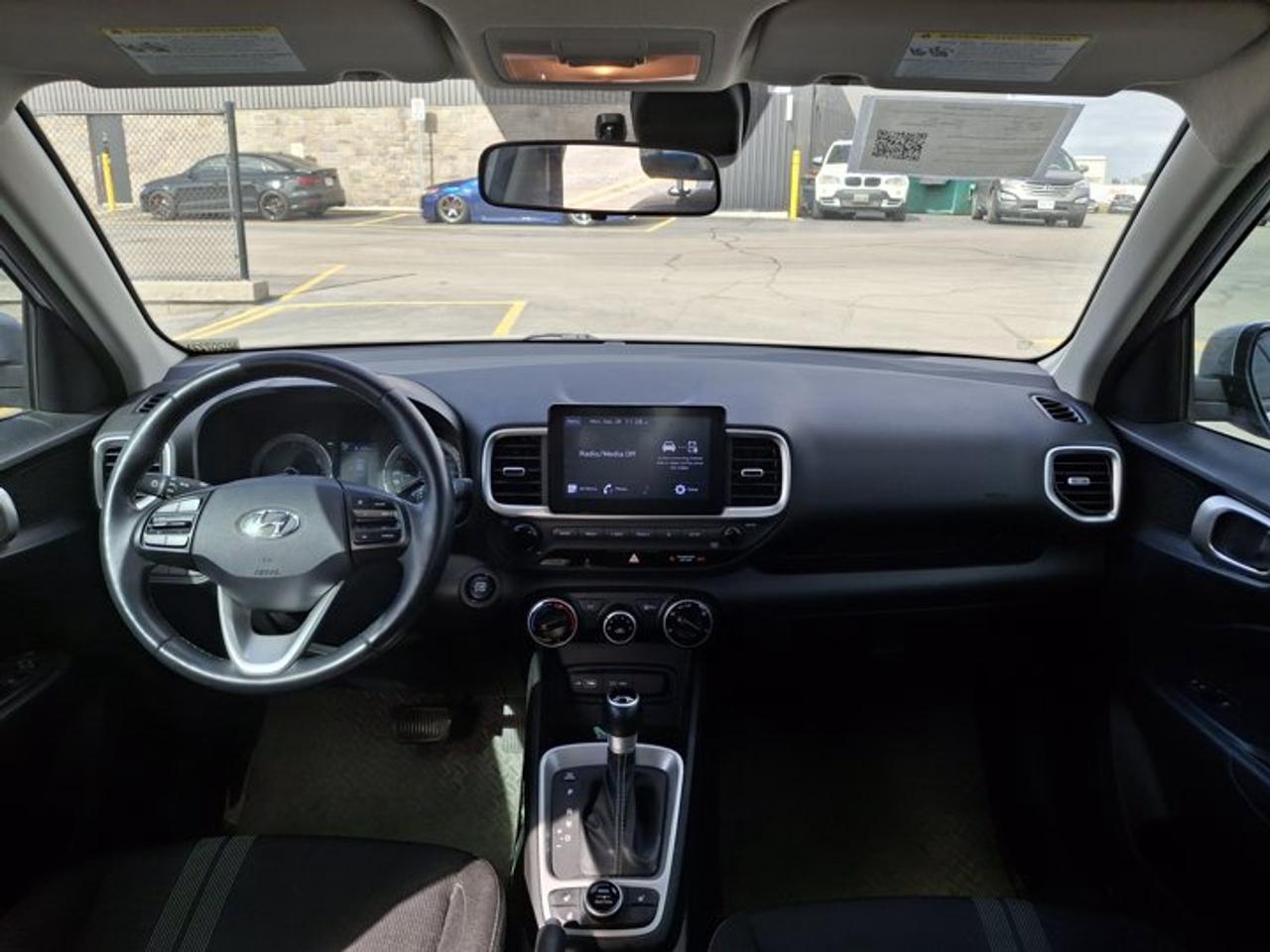 2022 Hyundai Venue Preferred | Heated Wheel + Seats | CarPlay + Android | Rear Camera | and More ! Photo