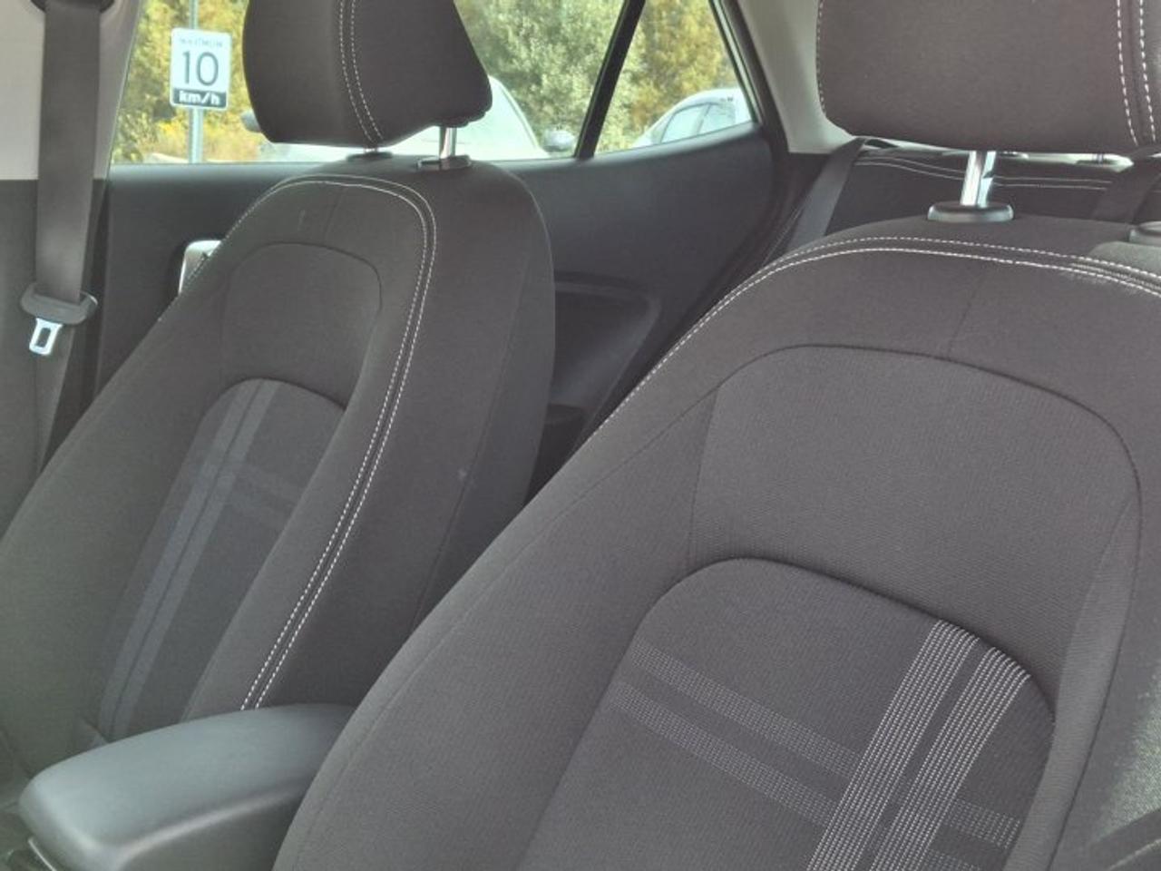 2022 Hyundai Venue Preferred | Heated Wheel + Seats | CarPlay + Android | Rear Camera | and More ! Photo