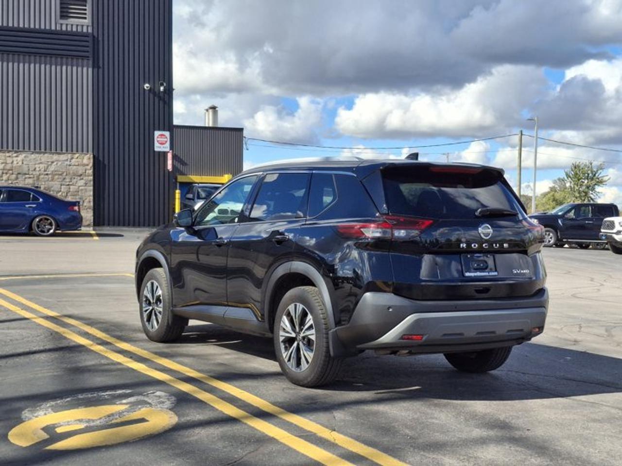 2021 Nissan Rogue SV Premium AWD | Leather | Sunroof | 360 Camera | CarPlay + Android | and More ! Photo2