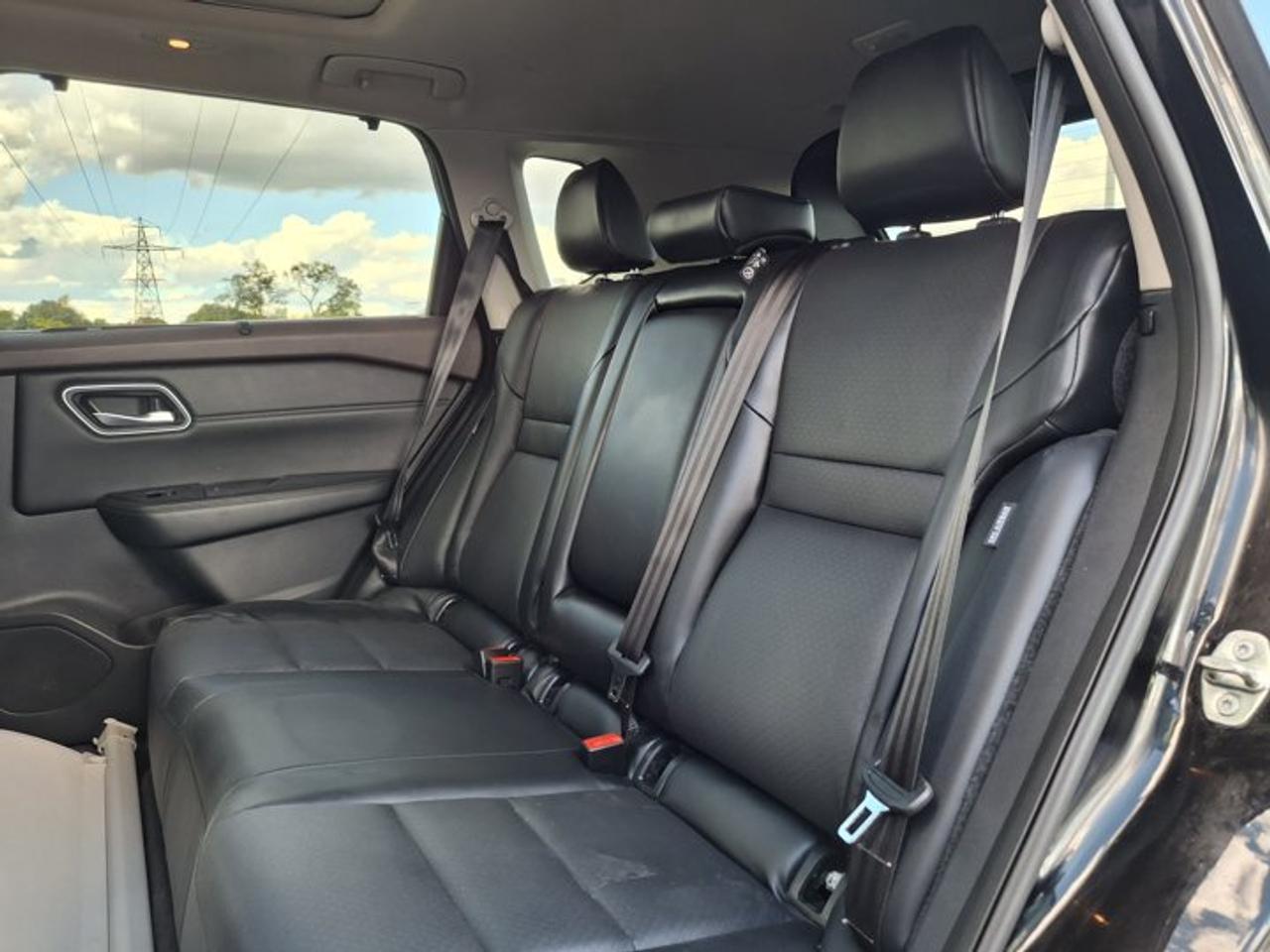 2021 Nissan Rogue SV Premium AWD | Leather | Sunroof | 360 Camera | CarPlay + Android | and More ! Photo