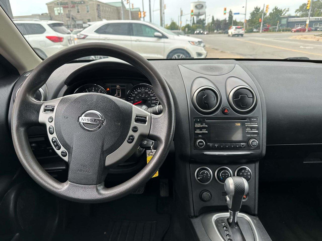 2013 Nissan Rogue SV Photo