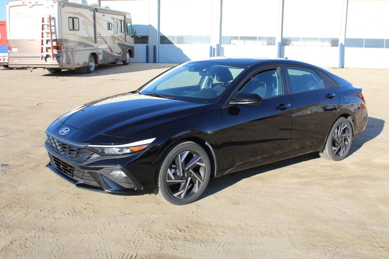 2025 Hyundai Elantra Preferred IVT w/Tech Pkg, Htd cloth, S/R, NAV, BUC - Photo #1