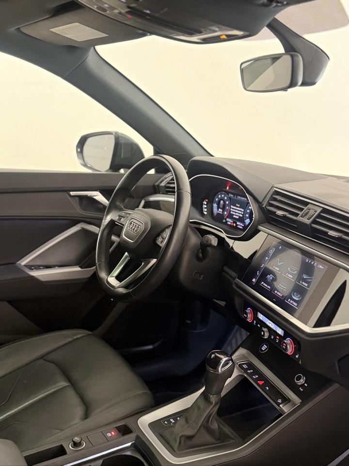2022 Audi Q3 KOMFORT | CARPLAY | PANOROOF | LEATHER Photo