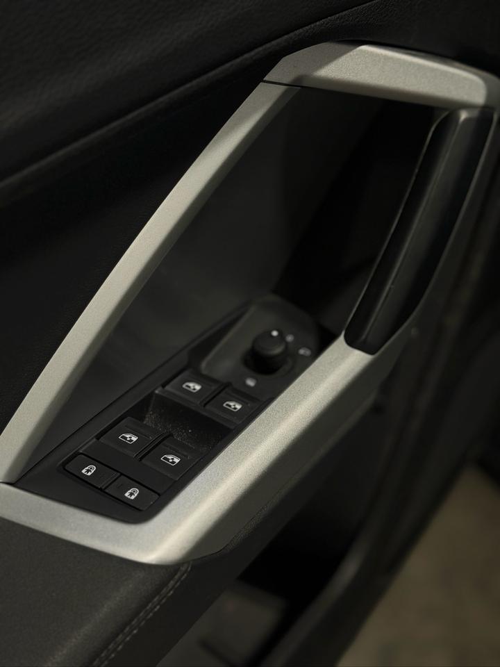 2022 Audi Q3 KOMFORT | CARPLAY | PANOROOF | LEATHER Photo