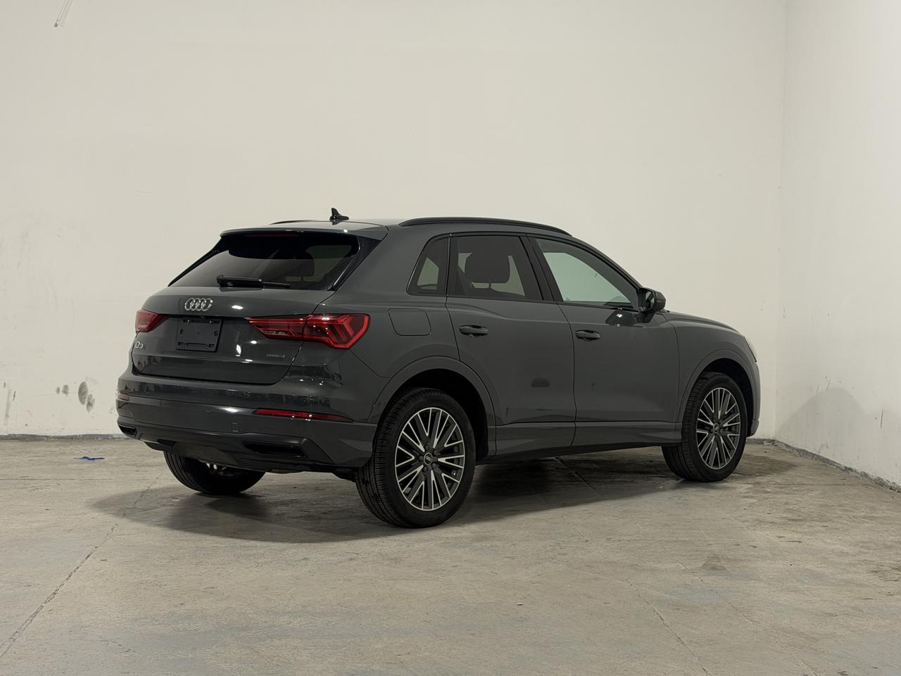 2022 Audi Q3 KOMFORT | CARPLAY | PANOROOF | LEATHER Photo