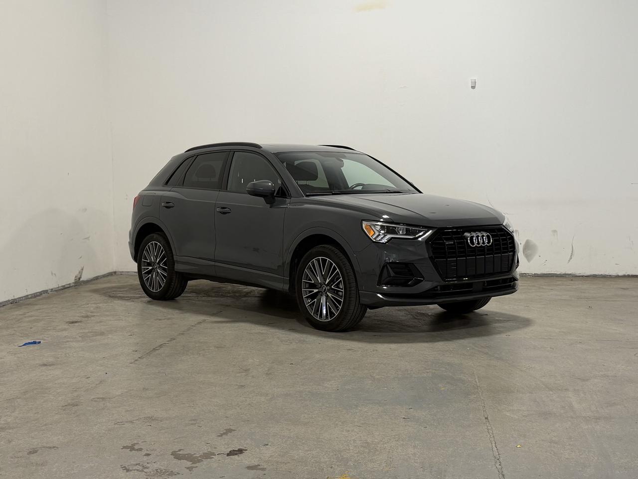2022 Audi Q3 KOMFORT | CARPLAY | PANOROOF | LEATHER Photo2