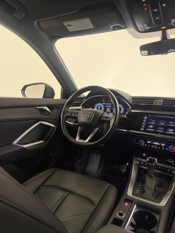 2022 Audi Q3 KOMFORT | CARPLAY | PANOROOF | LEATHER Photo