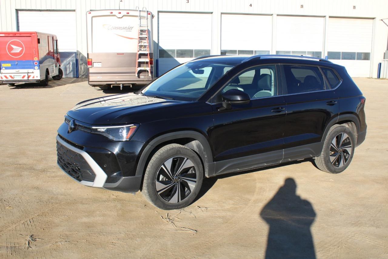 2025 Volkswagen Taos Comfortline 4MOTION w/Htd L.wrap, BUC - Photo #1