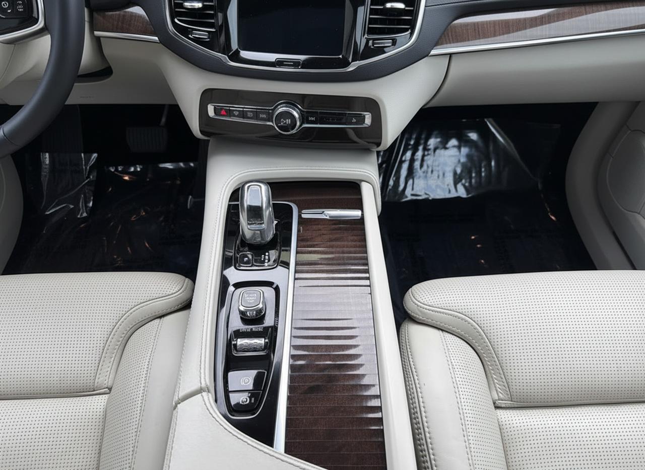 2019 Volvo XC90 T8 eAWD Plug-In Hybrid Inscription Photo