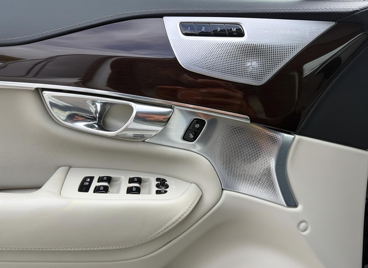 2019 Volvo XC90 T8 eAWD Plug-In Hybrid Inscription Photo
