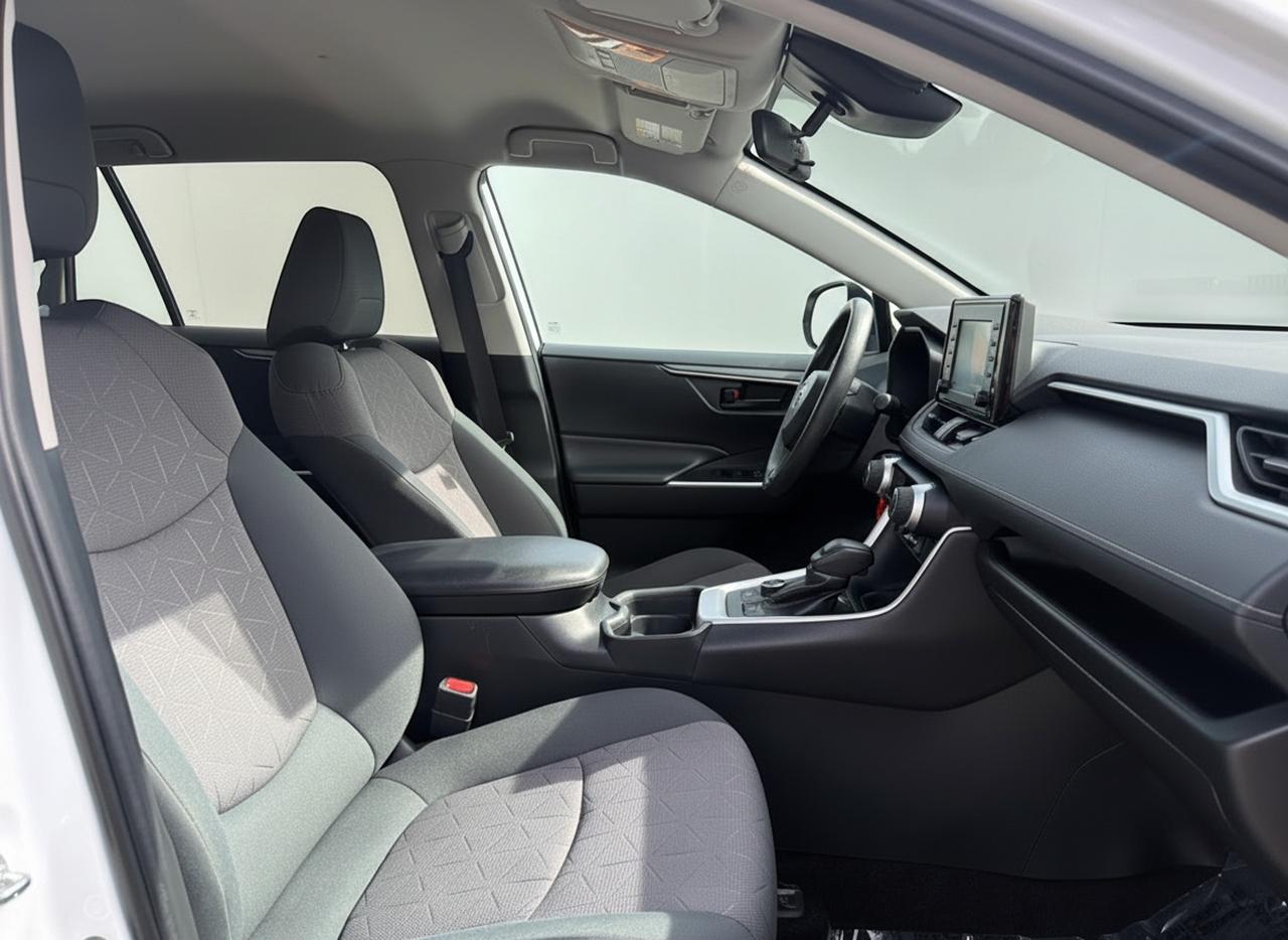2020 Toyota RAV4 Hybrid LE AWD Photo