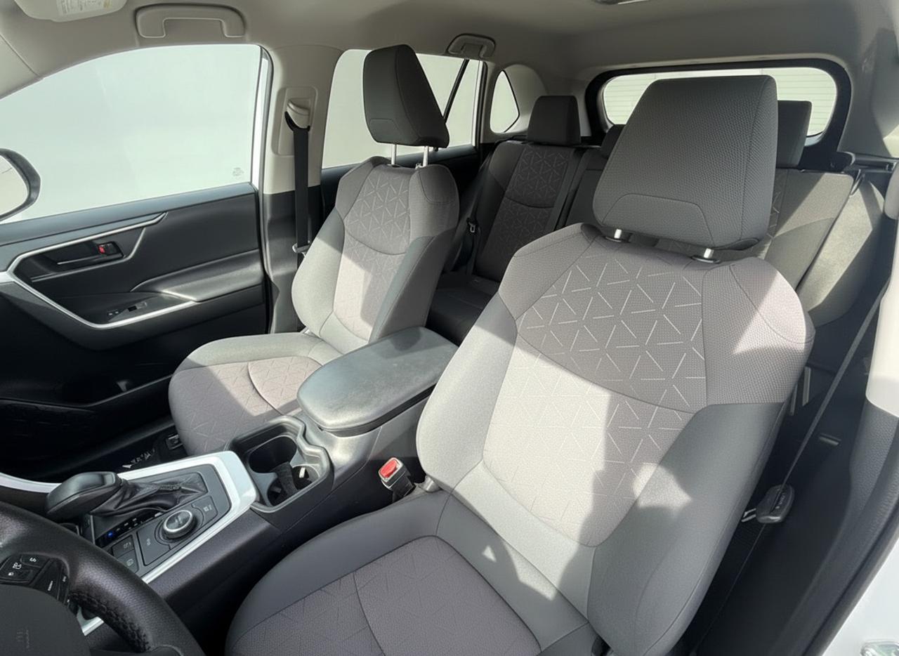 2020 Toyota RAV4 Hybrid LE AWD Photo