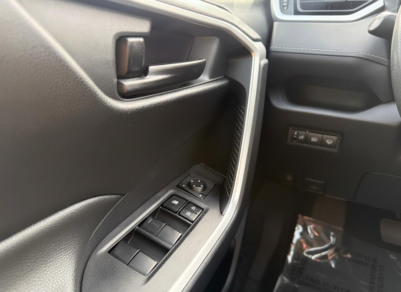 2020 Toyota RAV4 Hybrid LE AWD Photo