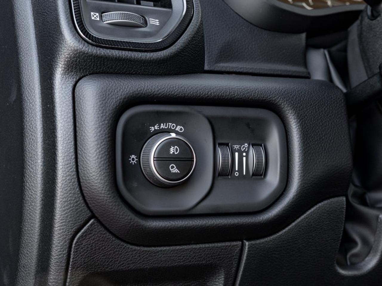 2027 RAM 1500 SPORT Photo