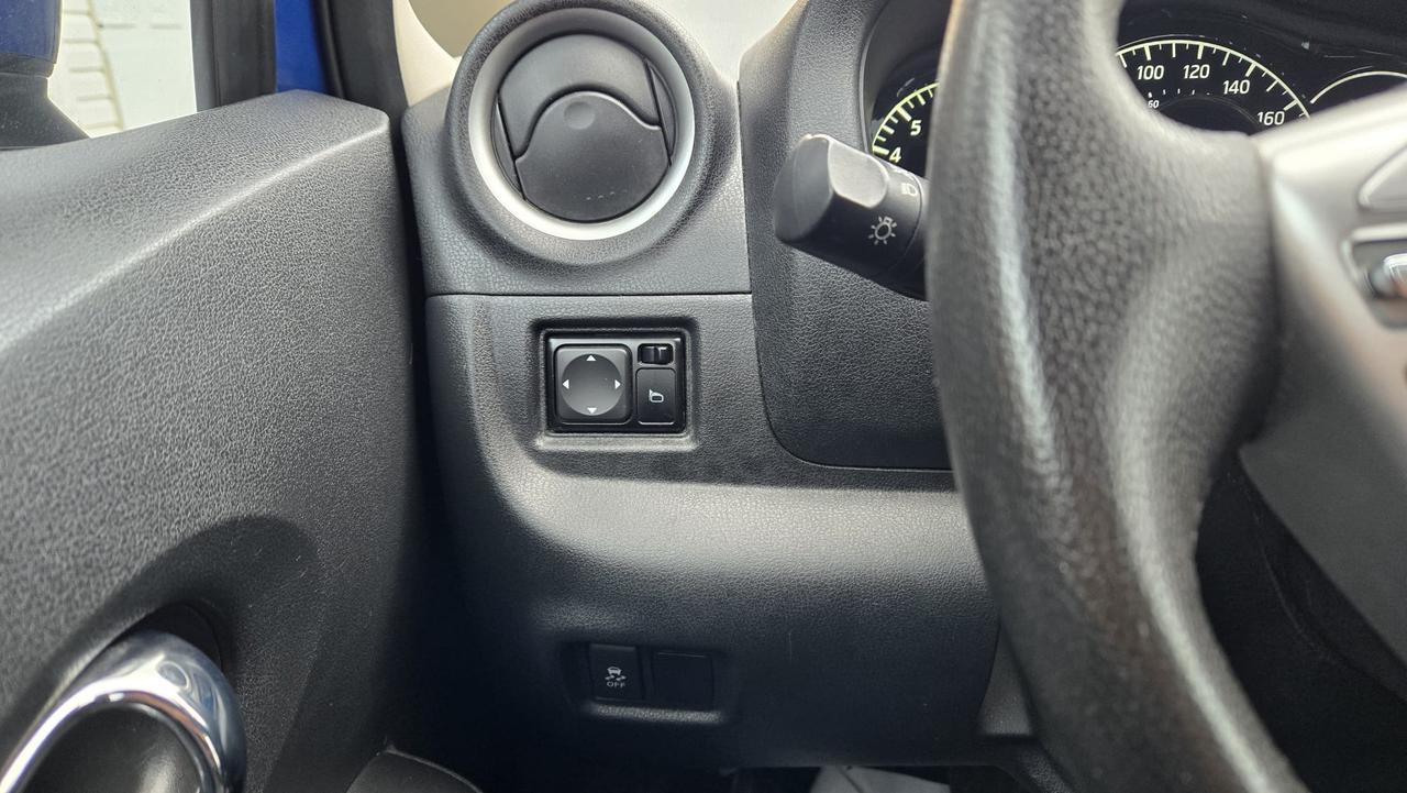 2015 Nissan Versa Note SL Photo