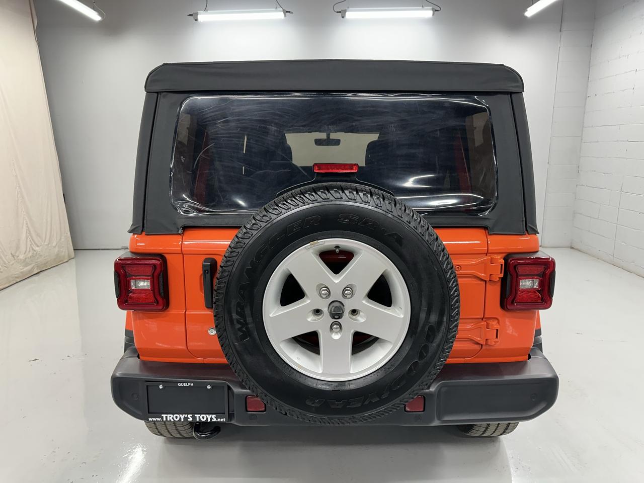 2018 Jeep Wrangler SAHARA 4X4 Photo23