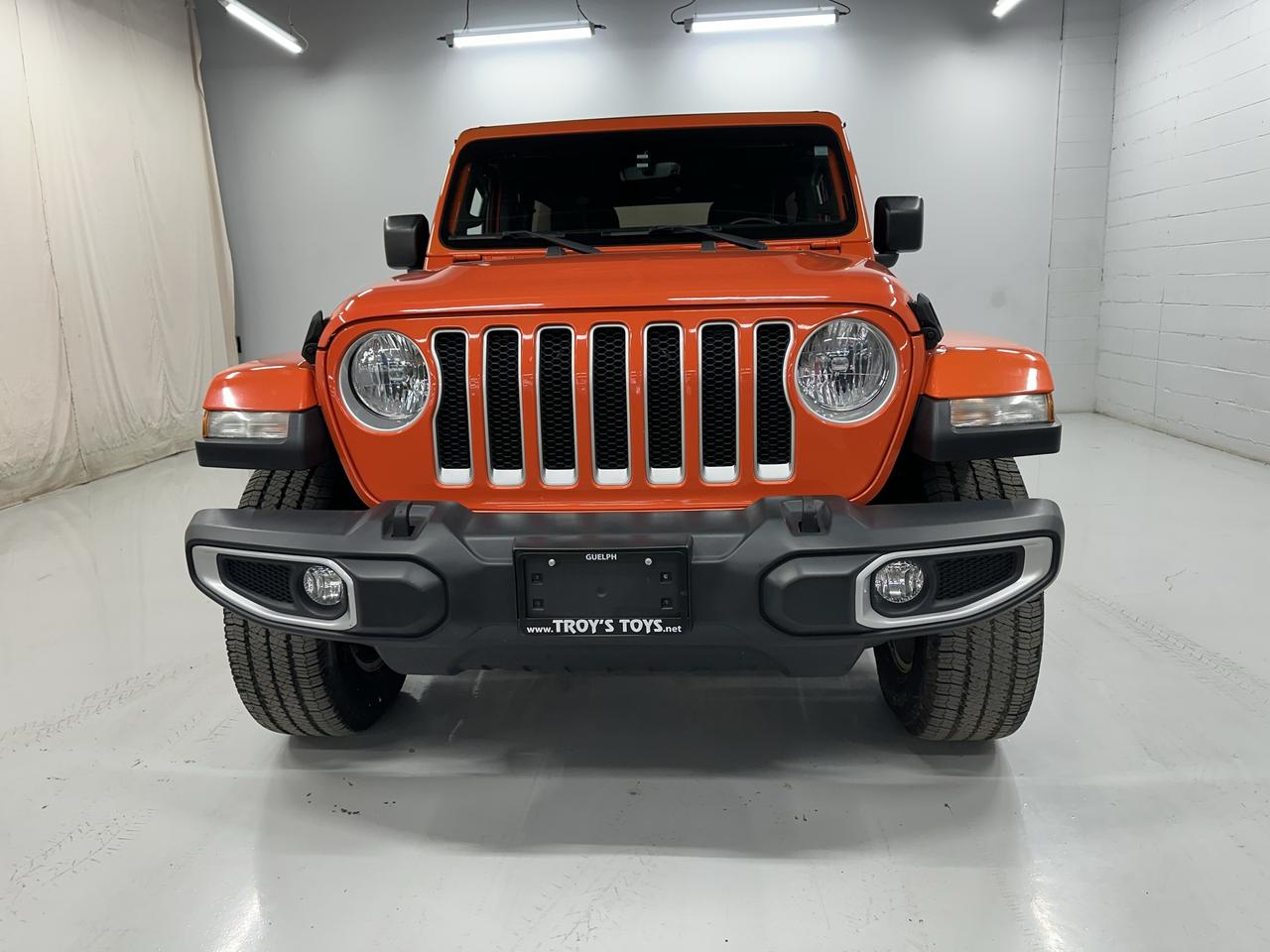 2018 Jeep Wrangler SAHARA 4X4 Photo2