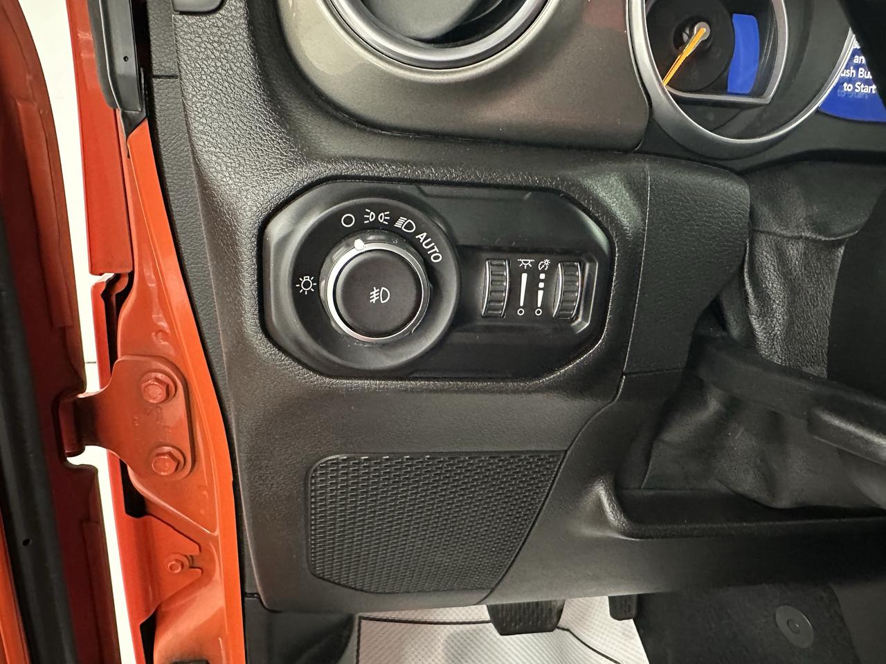 2018 Jeep Wrangler SAHARA 4X4 Photo34